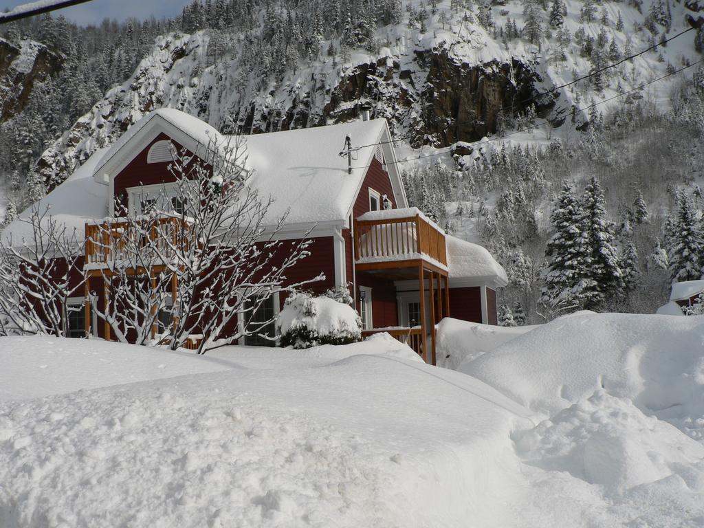B&B Les Deux Pignons Petit-Saguenay Eksteriør bilde