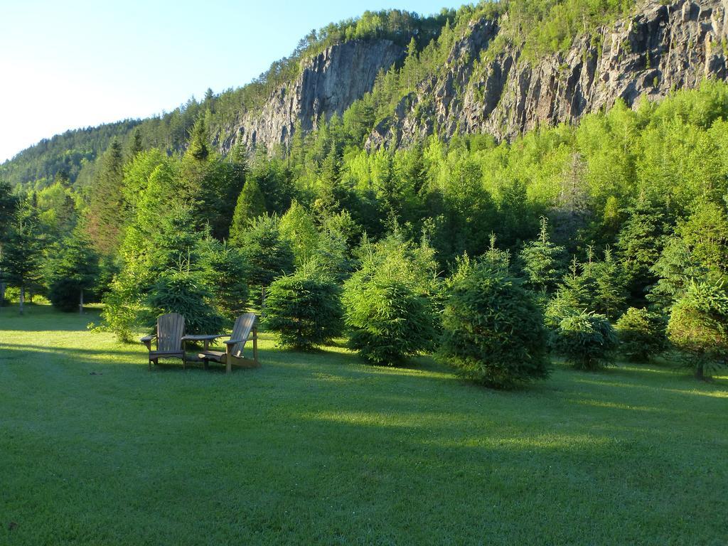 B&B Les Deux Pignons Petit-Saguenay Eksteriør bilde