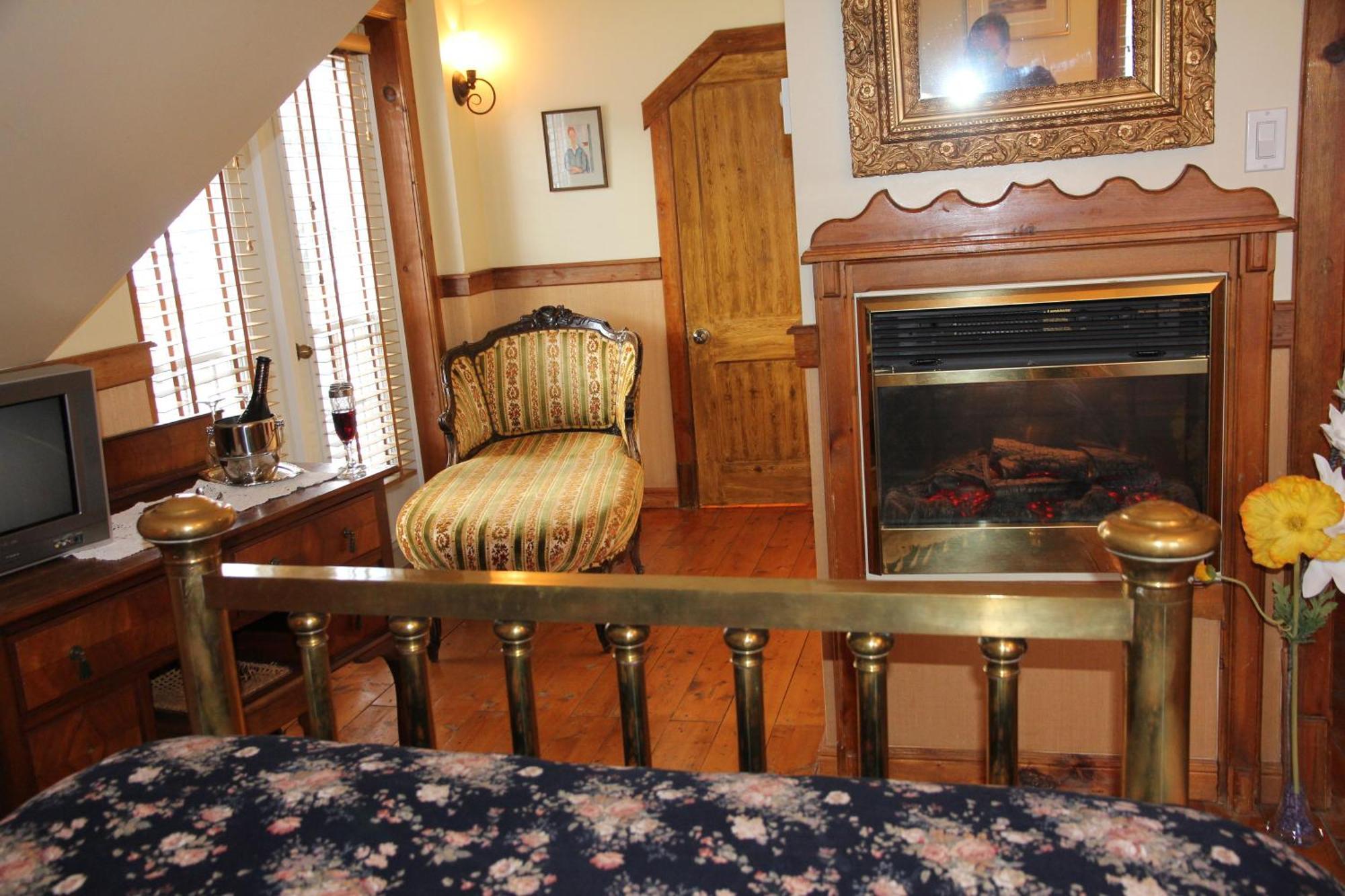 B&B Les Deux Pignons Petit-Saguenay Rom bilde