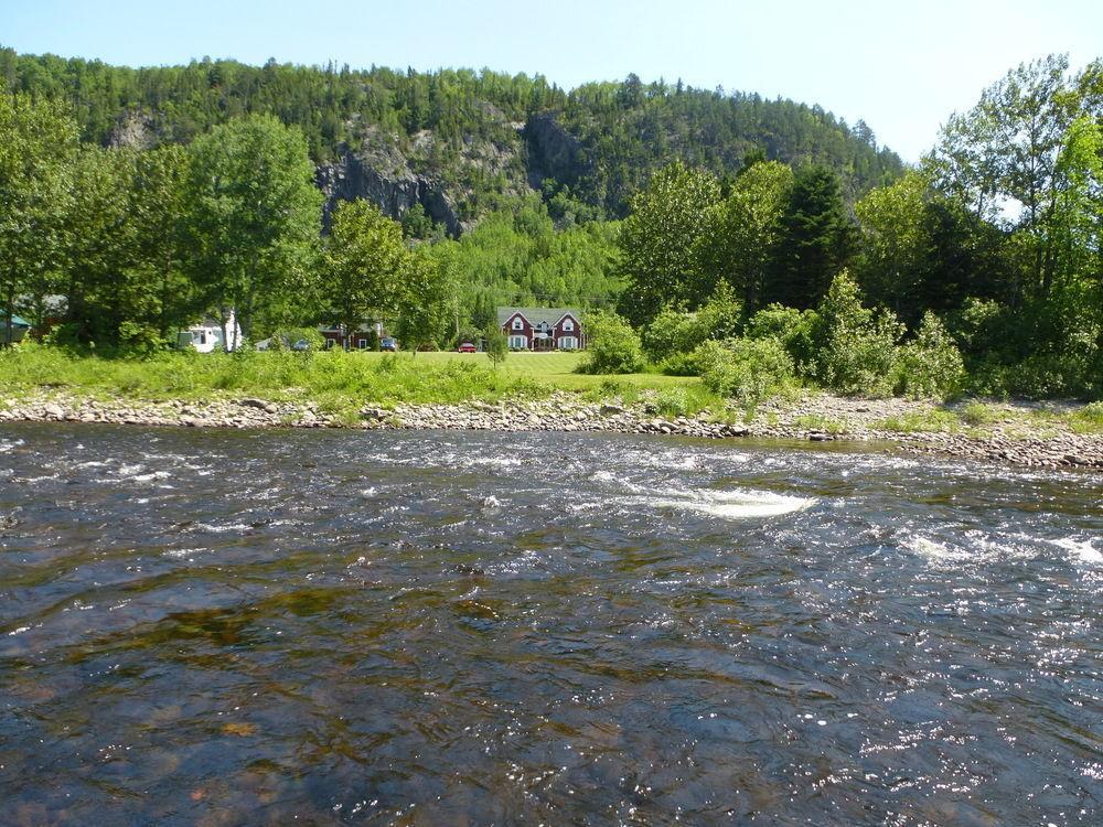 B&B Les Deux Pignons Petit-Saguenay Eksteriør bilde