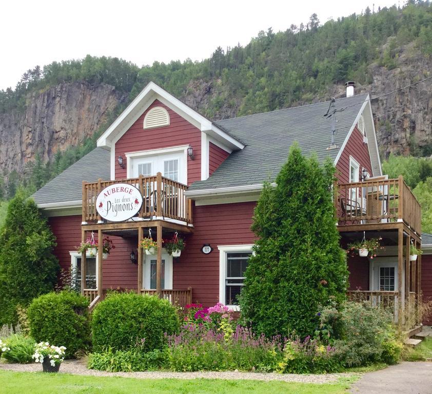 B&B Les Deux Pignons Petit-Saguenay Eksteriør bilde