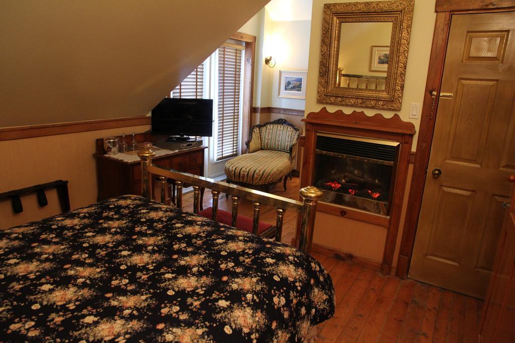 B&B Les Deux Pignons Petit-Saguenay Eksteriør bilde