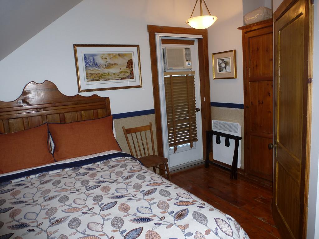 B&B Les Deux Pignons Petit-Saguenay Eksteriør bilde