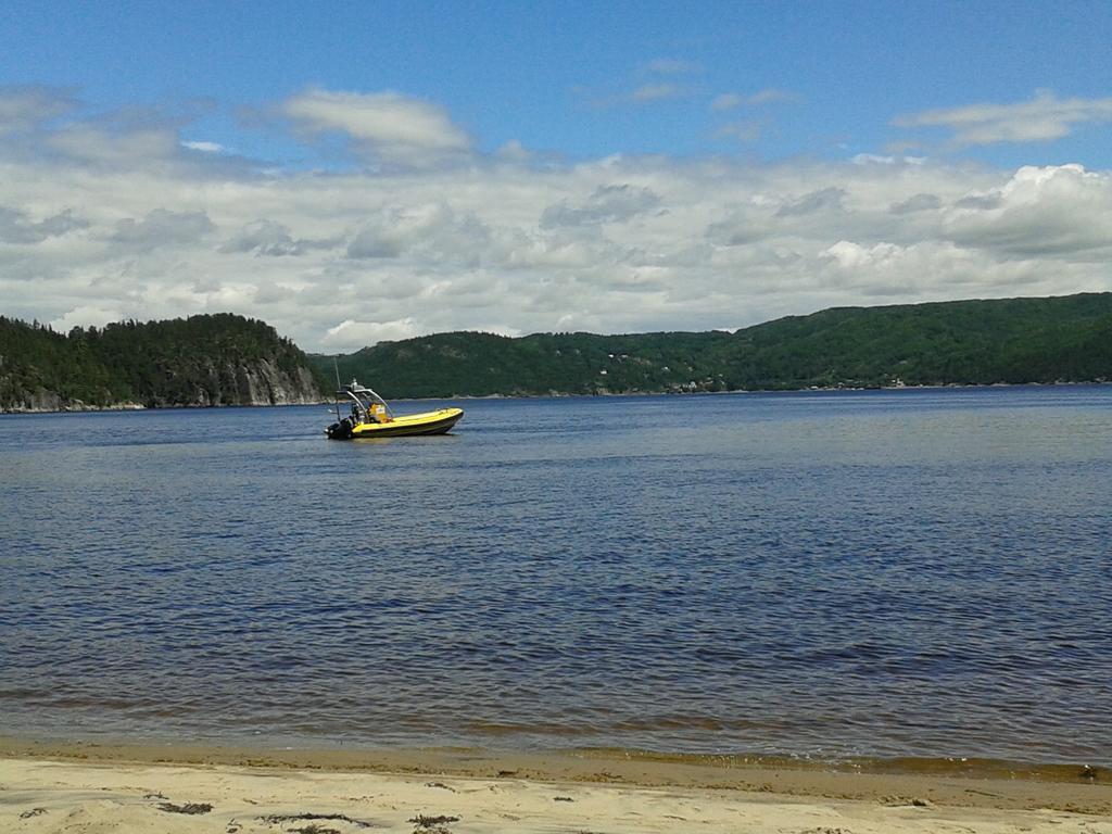 B&B Les Deux Pignons Petit-Saguenay Eksteriør bilde