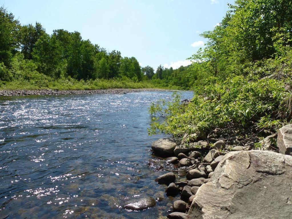 B&B Les Deux Pignons Petit-Saguenay Eksteriør bilde
